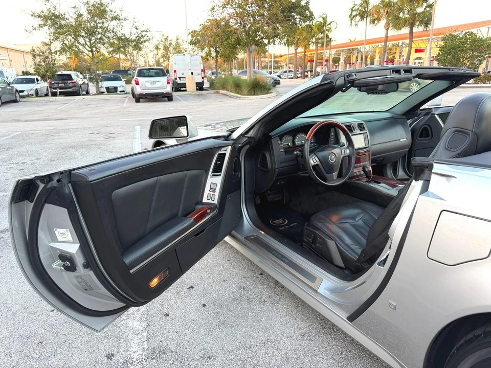 2007 Cadillac XLR - Image 20 of 21