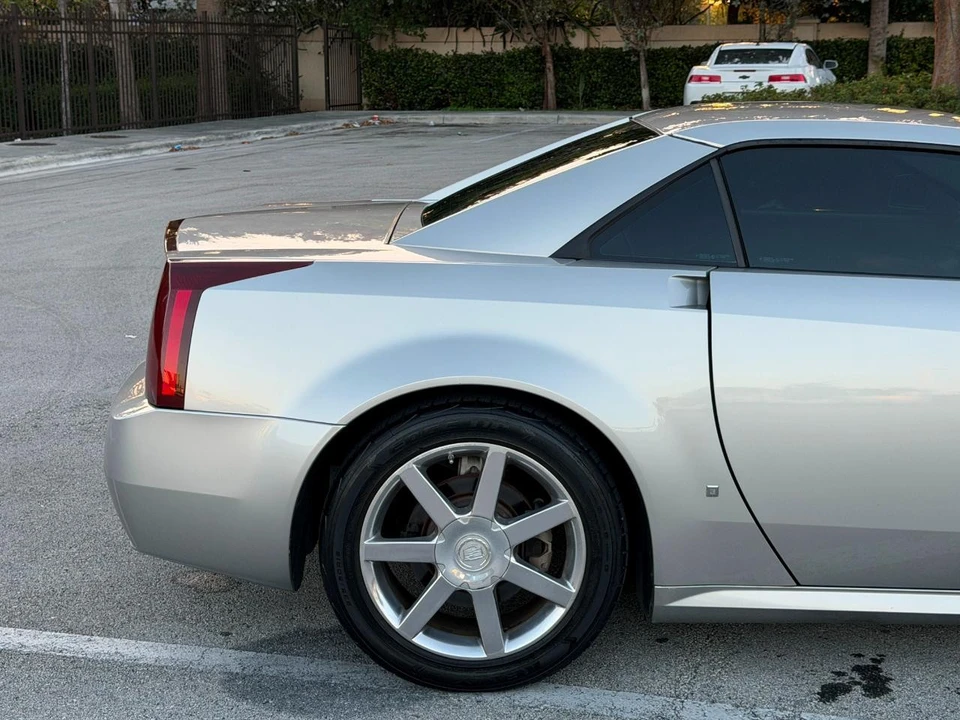 2007 Cadillac XLR - Image 15 of 21