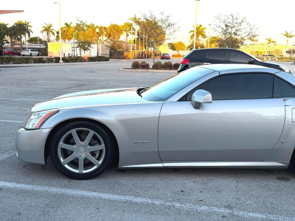 2007 Cadillac XLR - Image 11 of 12