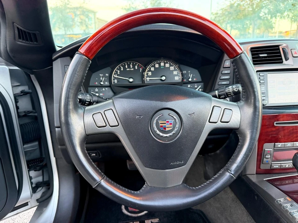 2007 Cadillac XLR - Image 24 of 31