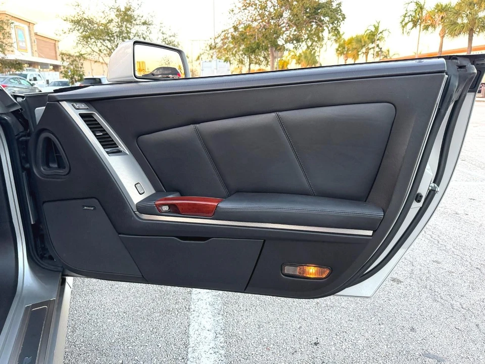 2007 Cadillac XLR - Image 28 of 31