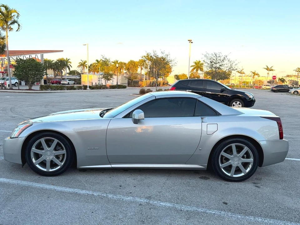 2007 Cadillac XLR - Image 10 of 12