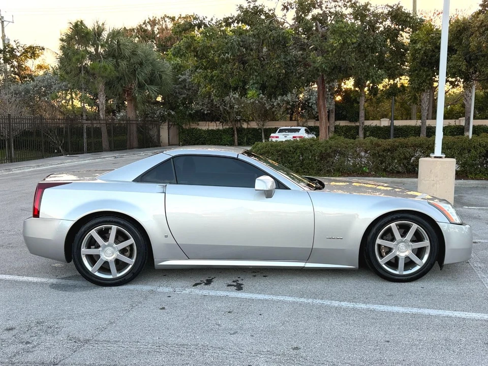 2007 Cadillac XLR - Image 13 of 21