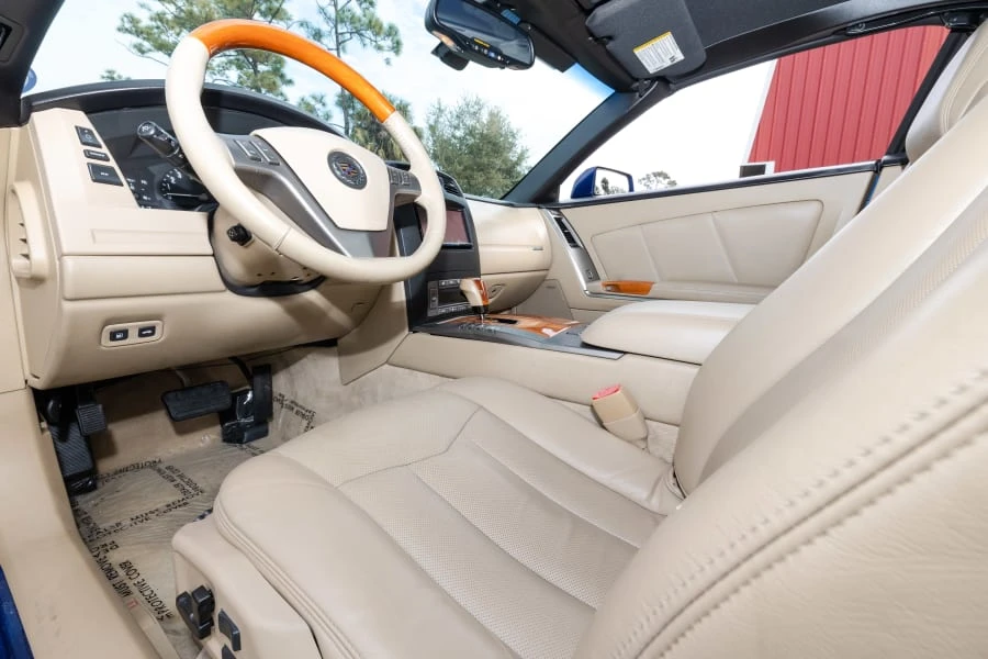 2007 Cadillac XLR - Image 24 of 27