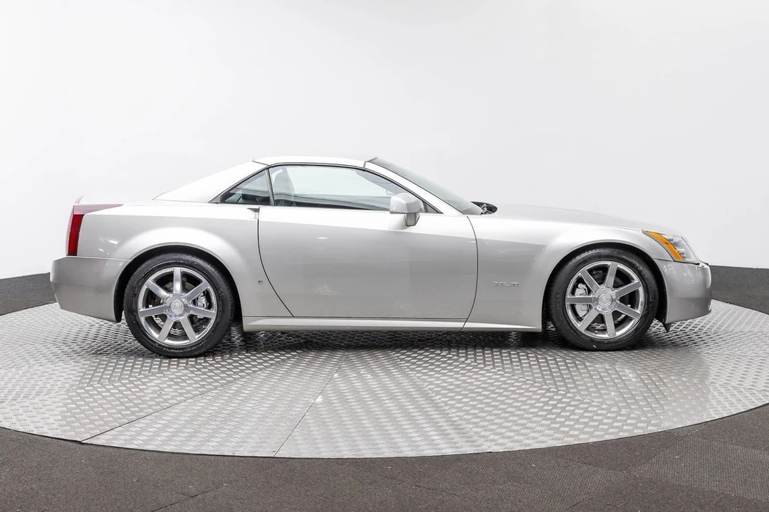 2007 Cadillac XLR - Image 10 of 31
