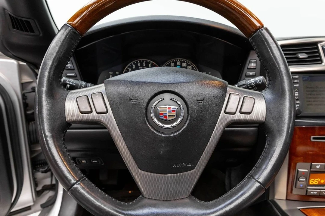 2007 Cadillac XLR - Image 21 of 31