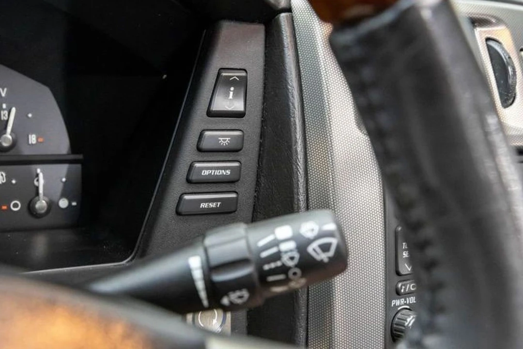 2007 Cadillac XLR - Image 28 of 31