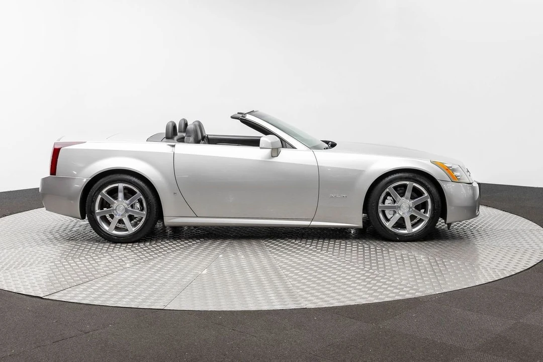 2007 Cadillac XLR - Image 9 of 21