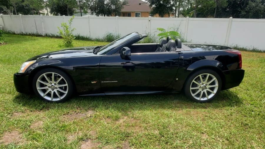2007 Cadillac XLR-V - Image 2 of 10