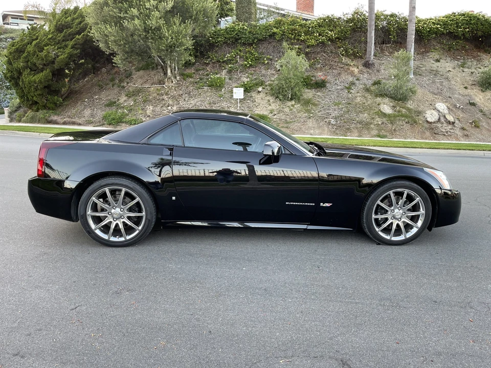 2007 Cadillac XLR-V - Image 13 of 31
