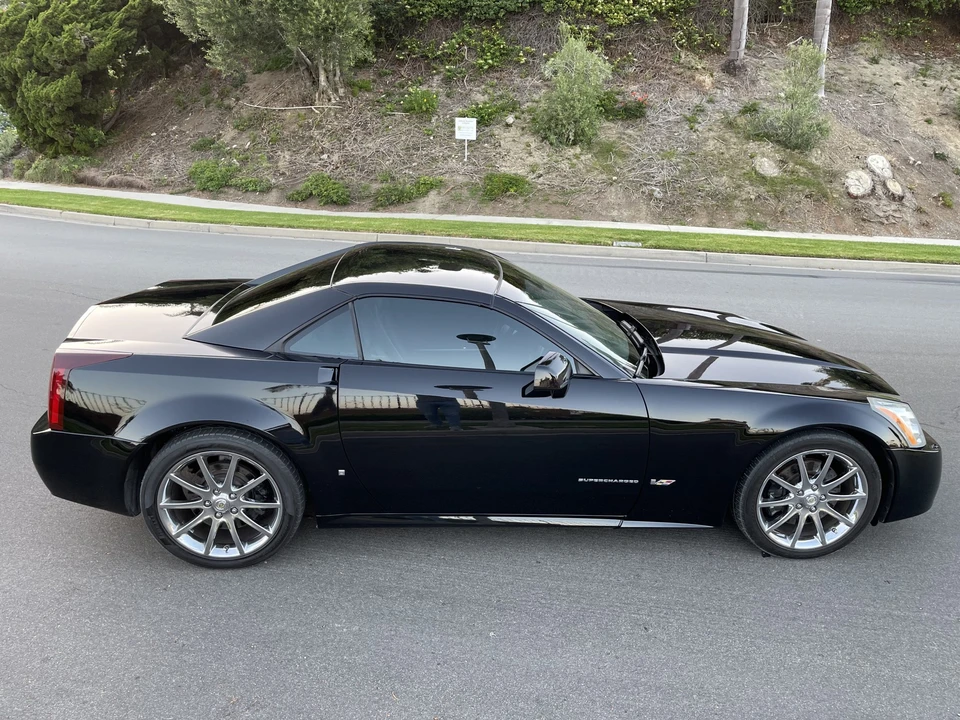 2007 Cadillac XLR-V - Image 12 of 31