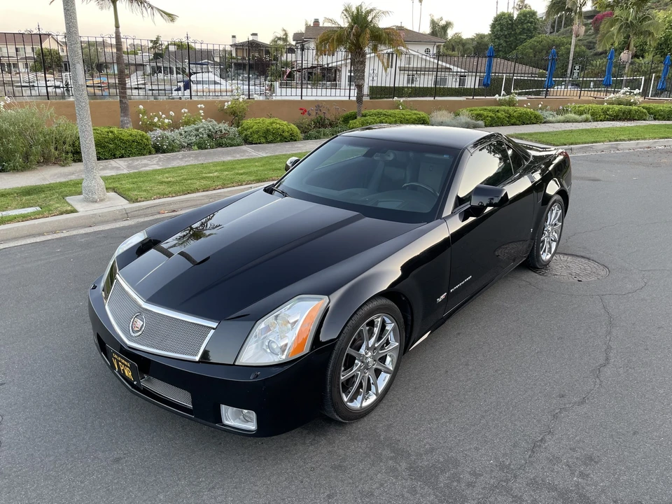 2007 Cadillac XLR-V - Image 2 of 31
