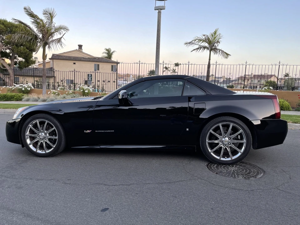 2007 Cadillac XLR-V - Image 3 of 31