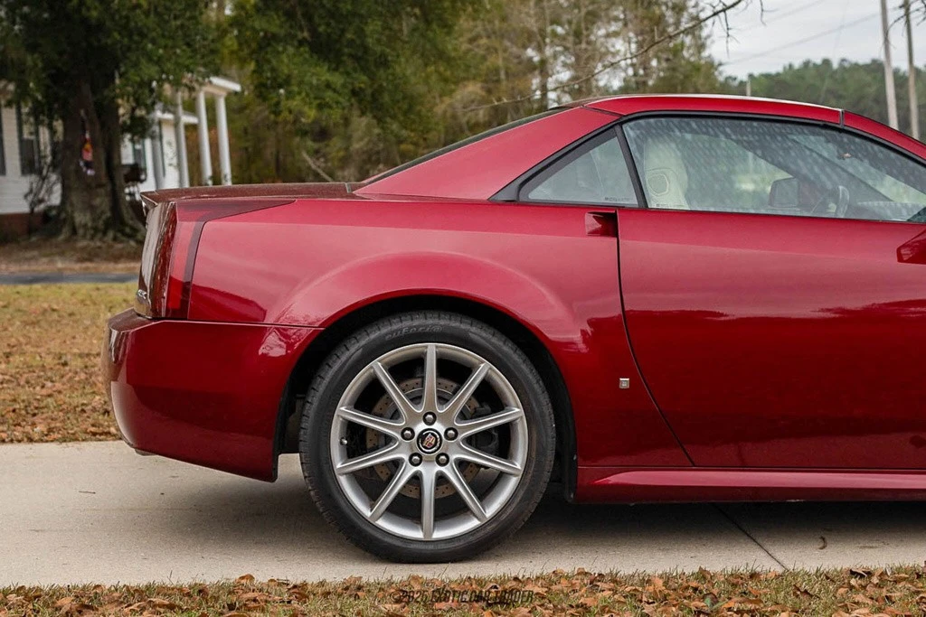 2007 Cadillac XLR-V - Image 10 of 12