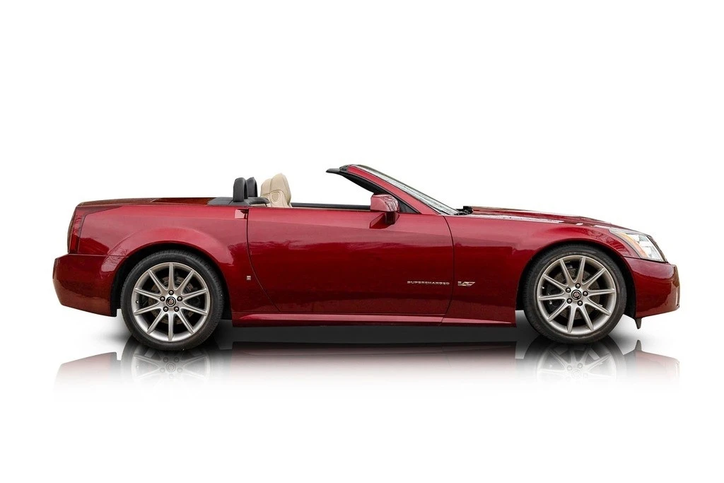 2007 Cadillac XLR-V - Image 2 of 12