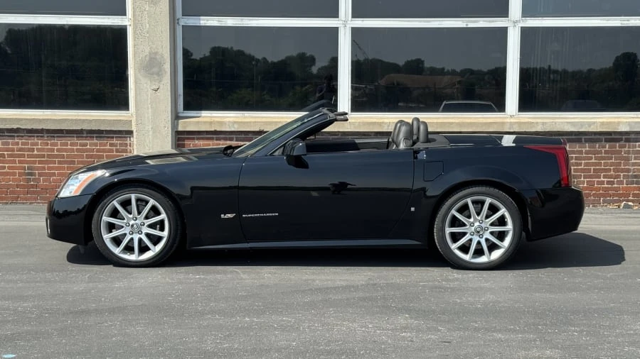 2007 Cadillac XLR-V - Image 2 of 12