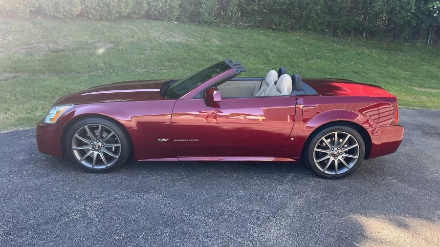 2007 Cadillac XLR-V - Image 2 of 16