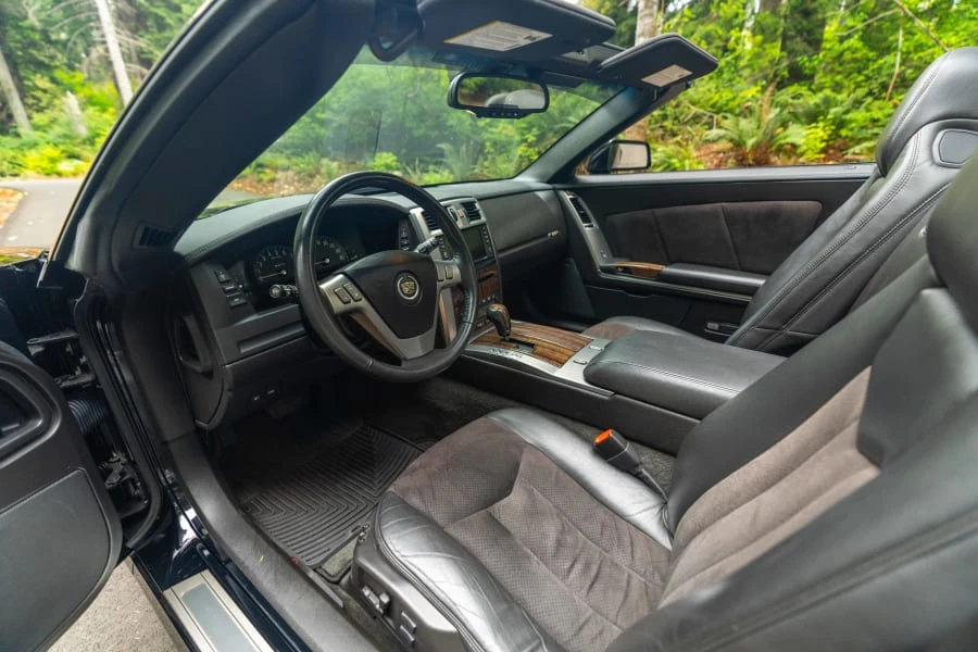 2007 Cadillac XLR-V - Image 13 of 19