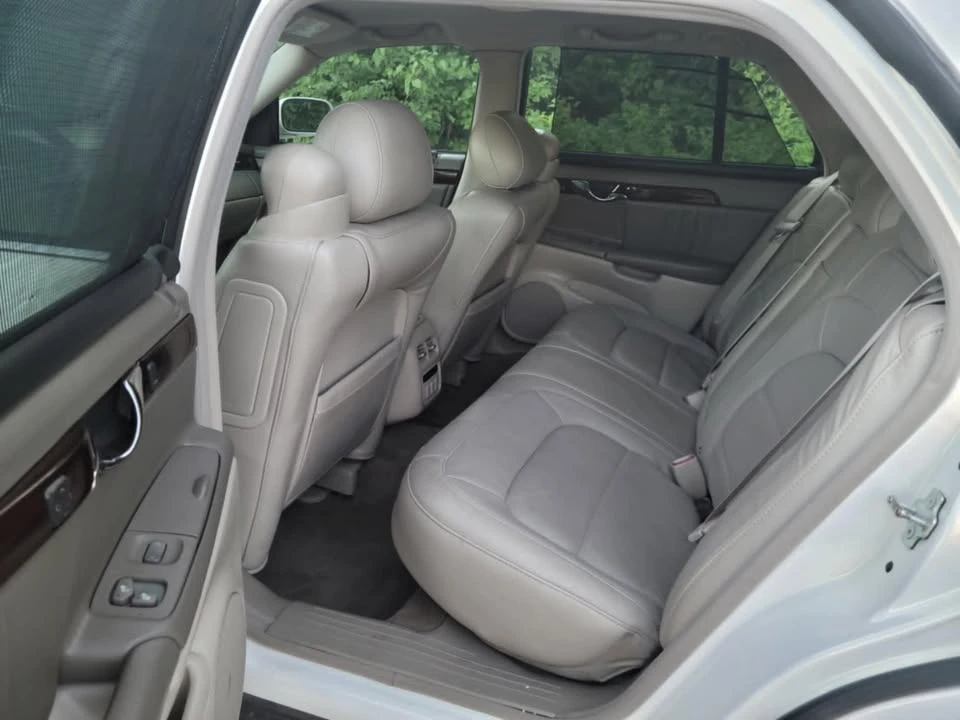 2007 Cadillac DTS - Image 10 of 20