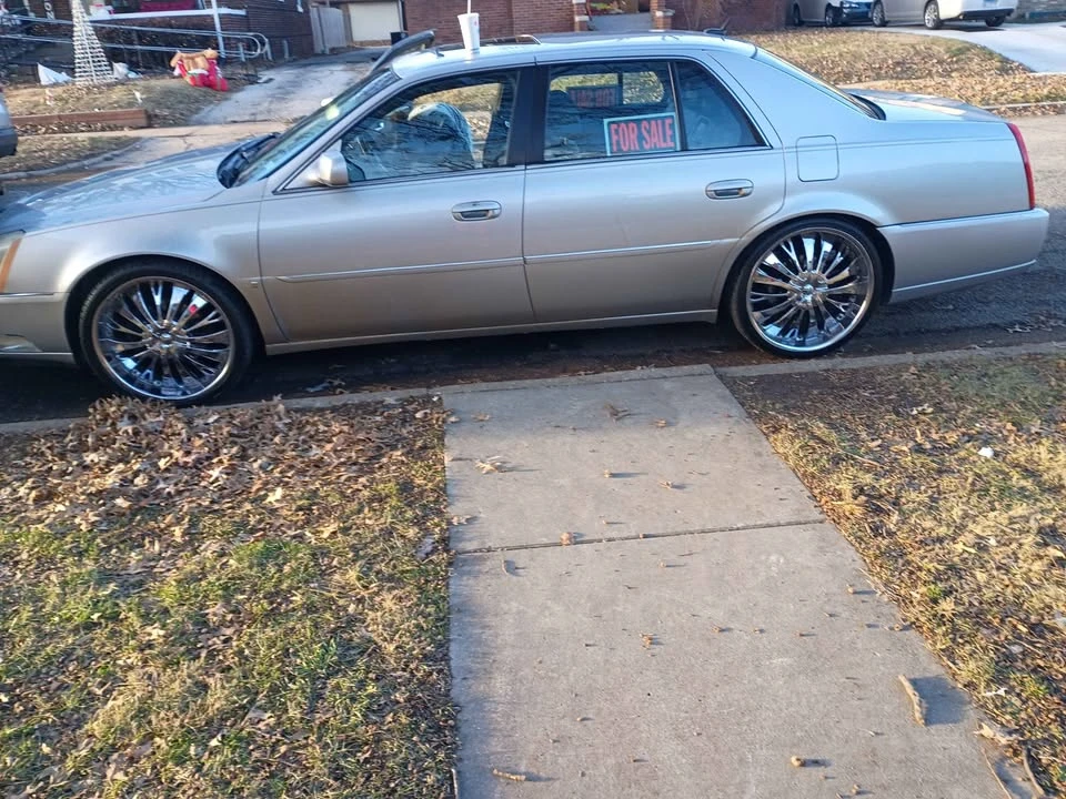 2007 Cadillac DTS - Image 2 of 4