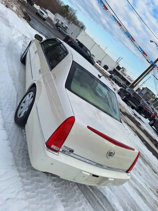 2007 Cadillac DTS - Image 3 of 12