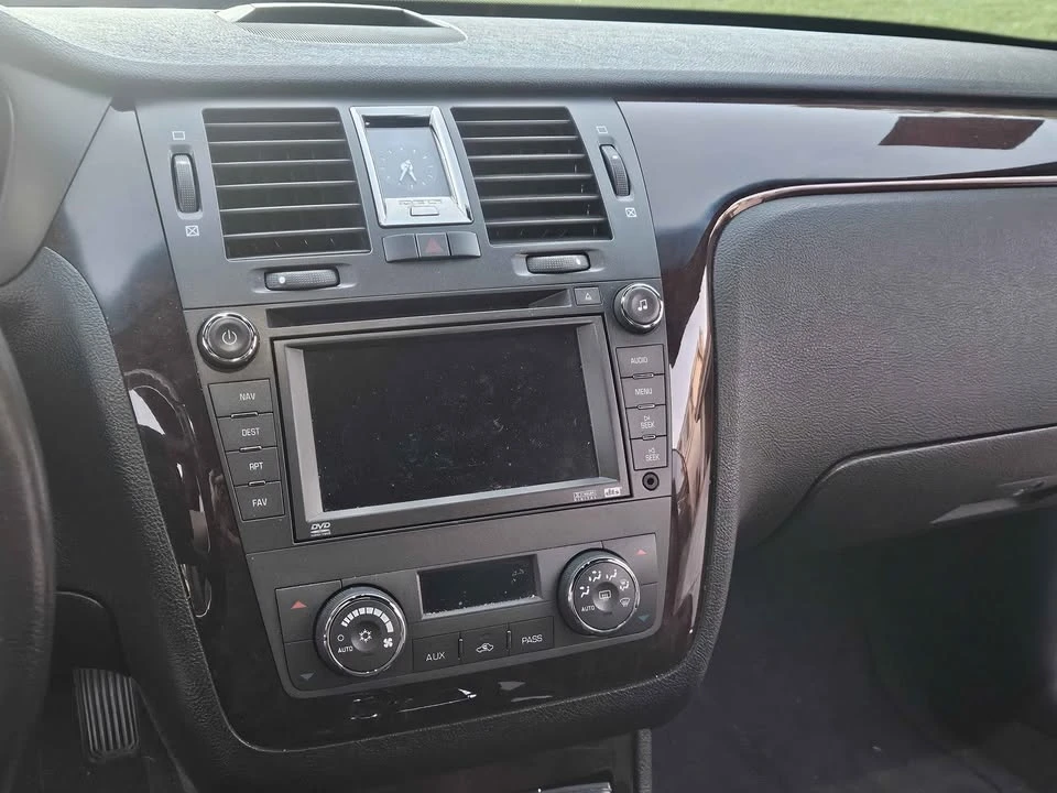 2007 Cadillac DTS - Image 8 of 12