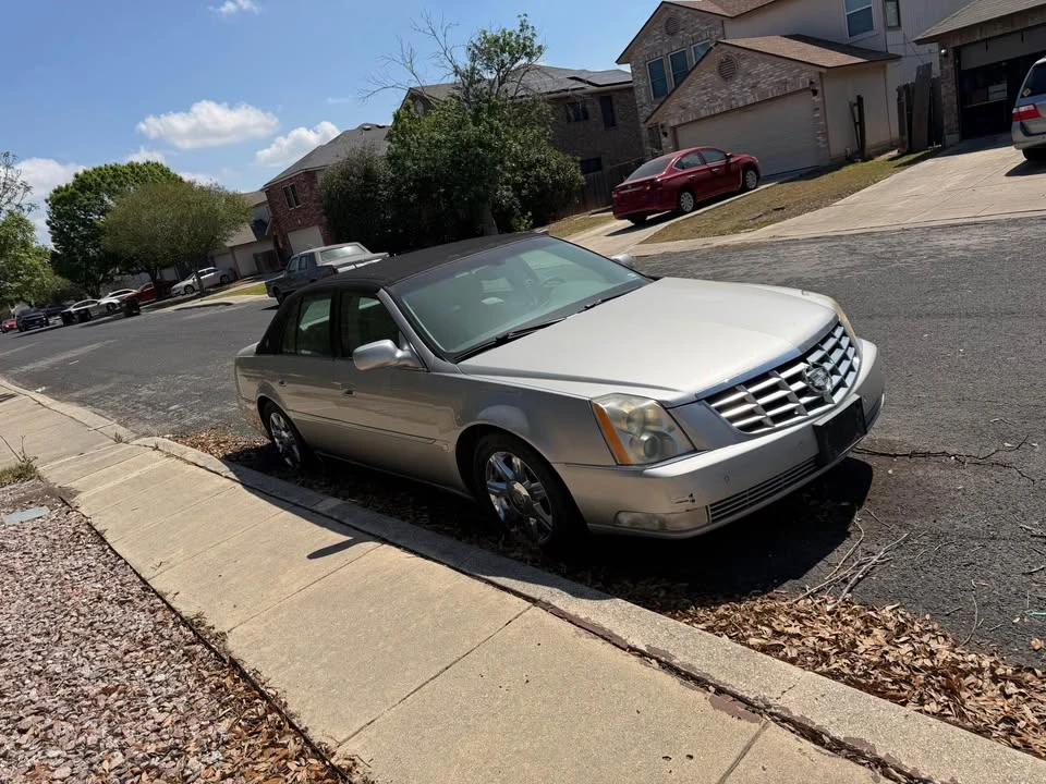 2007 Cadillac DTS - Image 2 of 8