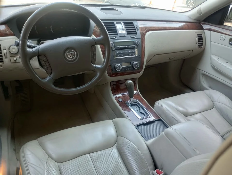 2007 Cadillac DTS - Image 7 of 12