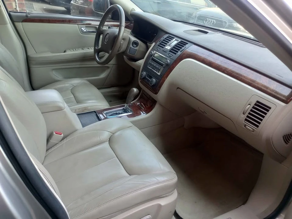 2007 Cadillac DTS - Image 9 of 12