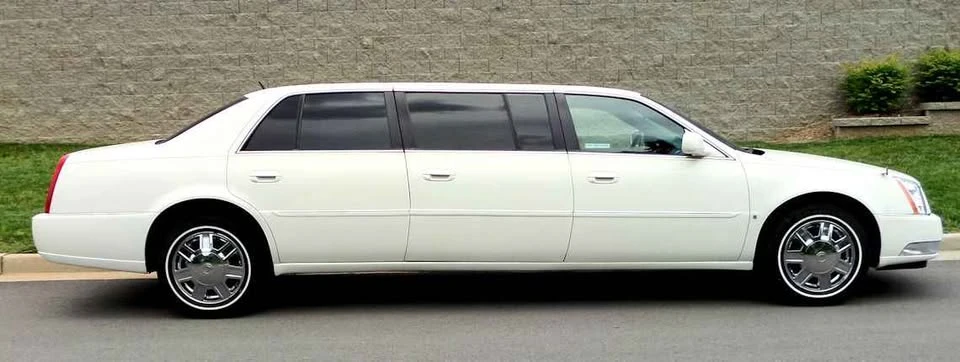 2007 Cadillac DTS - Image 2 of 11