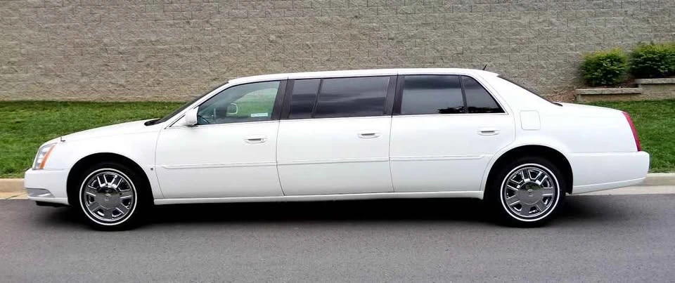 2007 Cadillac DTS - Image 3 of 11