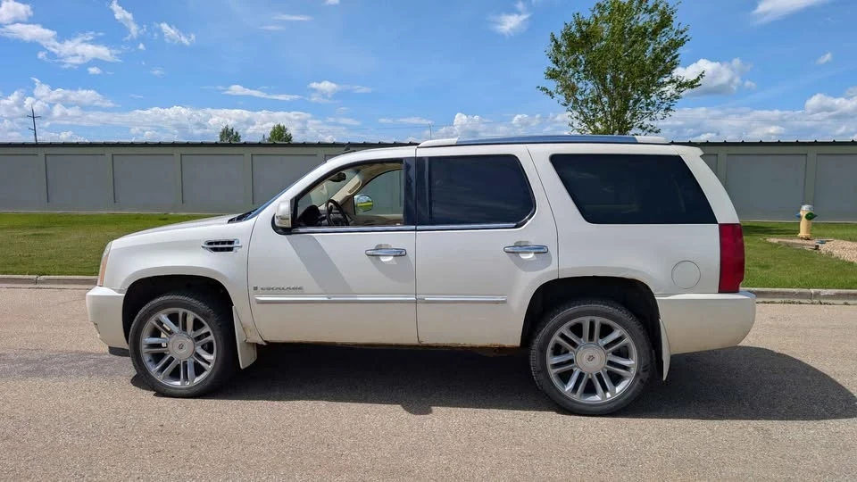 2007 Cadillac Escalade & EXT 3rd Gen - Image 3 of 12