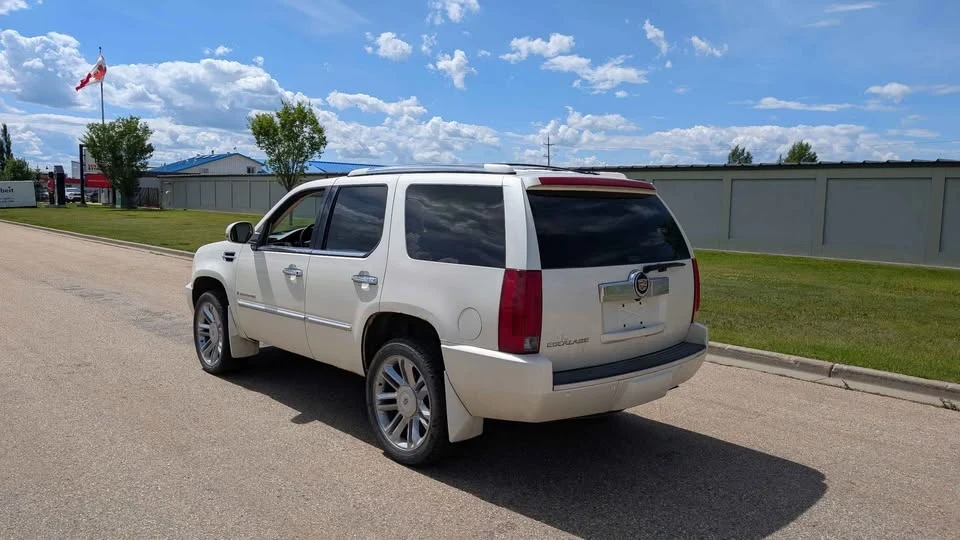 2007 Cadillac Escalade & EXT 3rd Gen - Image 2 of 12