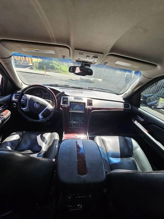 2007 Cadillac Escalade & EXT 3rd Gen - Image 2 of 11