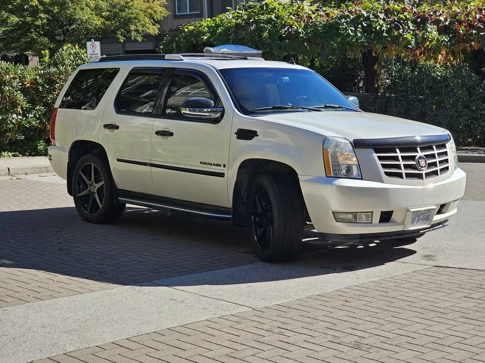 2007 Cadillac Escalade & EXT 3rd Gen - Image 2 of 11
