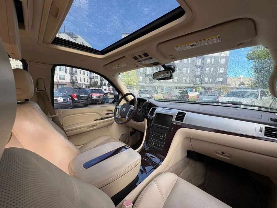 2007 Cadillac Escalade & EXT 3rd Gen - Image 2 of 19