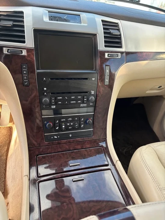 2007 Cadillac Escalade & EXT 3rd Gen - Image 10 of 10