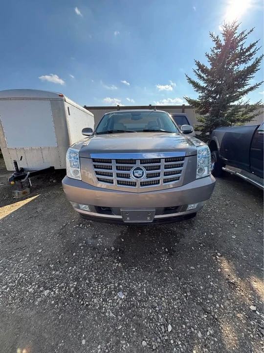 2007 Cadillac Escalade & EXT 3rd Gen - Image 2 of 10
