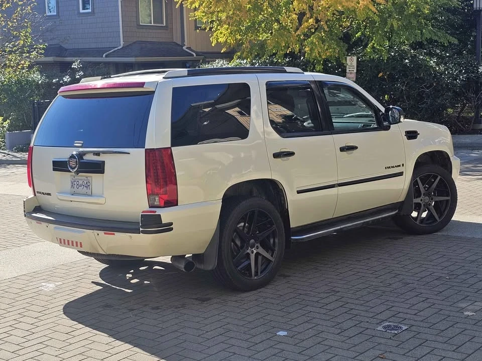 2007 Cadillac Escalade & EXT 3rd Gen - Image 3 of 11