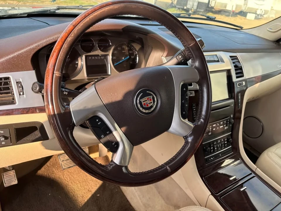 2007 Cadillac Escalade & EXT 3rd Gen - Image 9 of 10