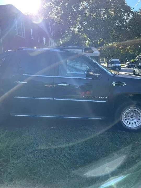 2007 Cadillac Escalade & EXT 3rd Gen - Image 3 of 4