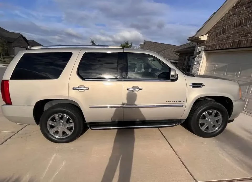2007 Cadillac Escalade & EXT 3rd Gen - Image 2 of 8