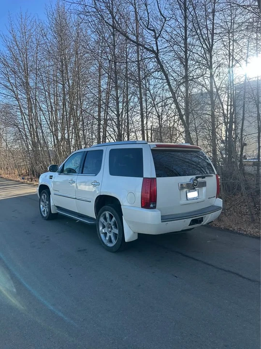 2007 Cadillac Escalade & EXT 3rd Gen - Image 3 of 11