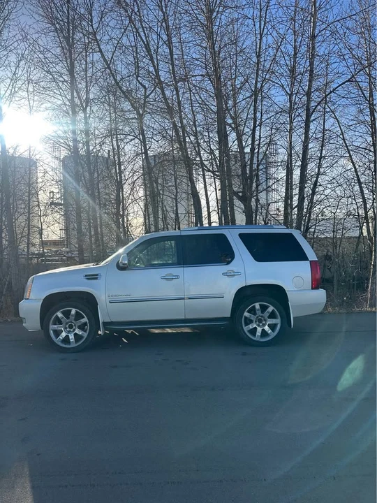2007 Cadillac Escalade & EXT 3rd Gen - Image 2 of 11