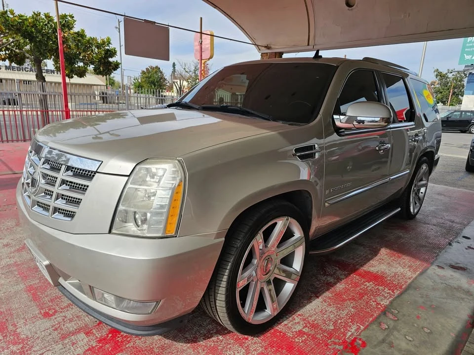 2007 Cadillac Escalade & EXT 3rd Gen - Image 2 of 19