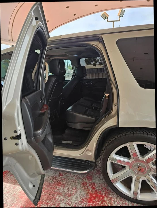 2007 Cadillac Escalade & EXT 3rd Gen - Image 10 of 19