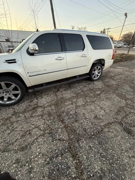 2007 Cadillac Escalade & EXT 3rd Gen - Image 3 of 20