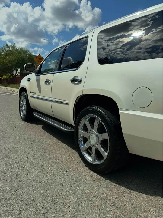 2007 Cadillac Escalade & EXT 3rd Gen - Image 5 of 16