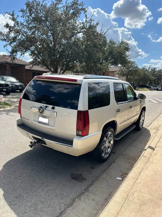 2007 Cadillac Escalade & EXT 3rd Gen - Image 6 of 16