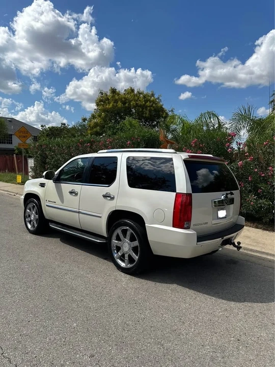 2007 Cadillac Escalade & EXT 3rd Gen - Image 3 of 16